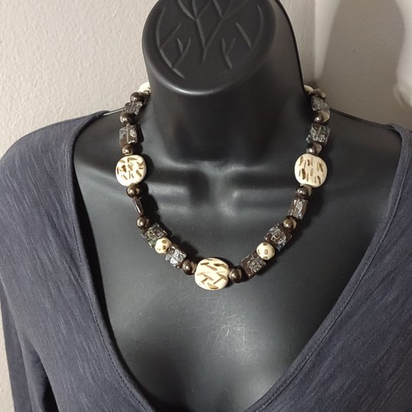 19.5 Inch Glass And Ceramic Bead Necklace - Picture 1 of 11